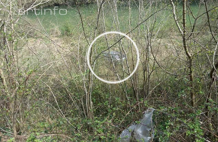 vozilo u koritu rijeke