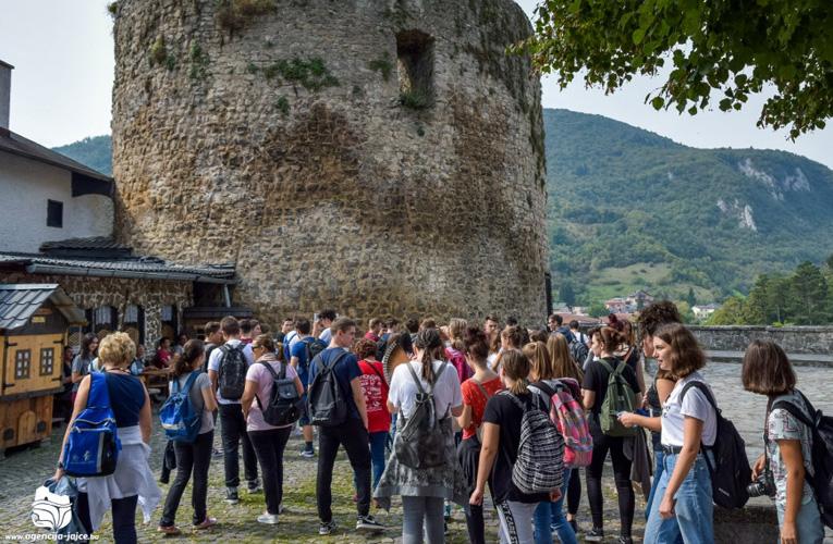 jajce ucenici
