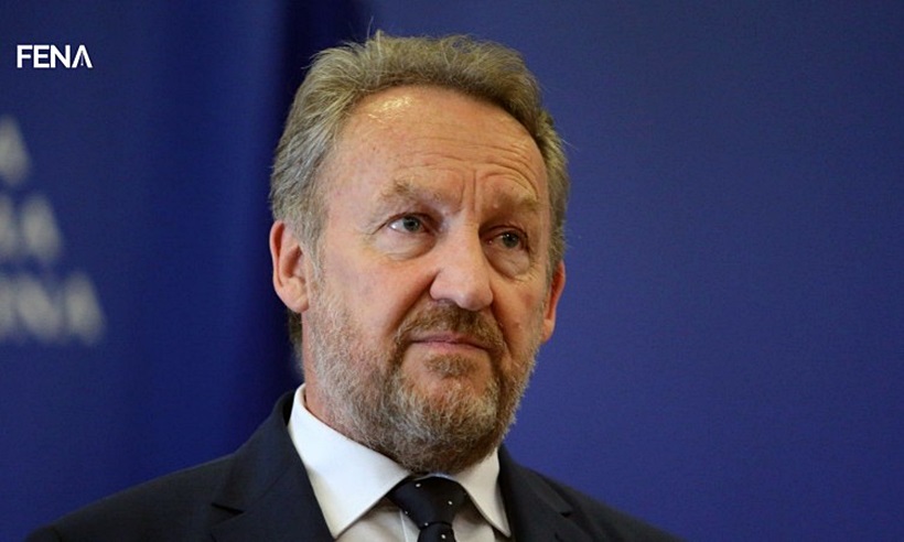 100620_Izetbegovic_markica.jpg