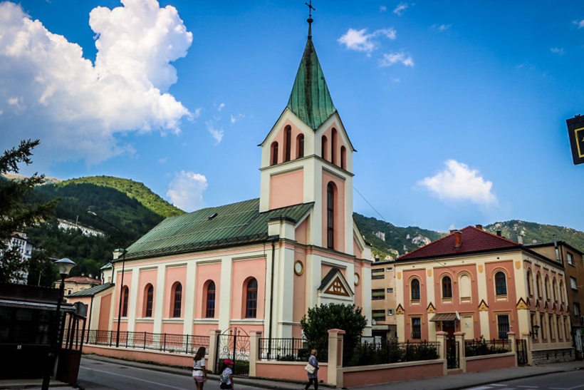 Crkvi_Sv._Ivana_Krstitelja_Travnik.jpg