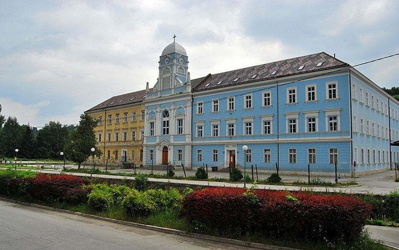 Klasicna_gimnazija_Travnik0496.jpg