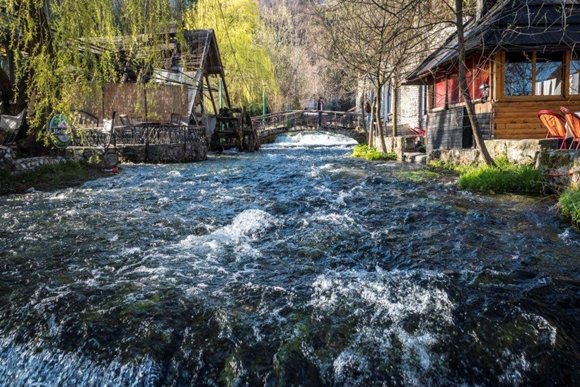 VH-Plava-voda-i-Lutvina-kafana-2.jpg