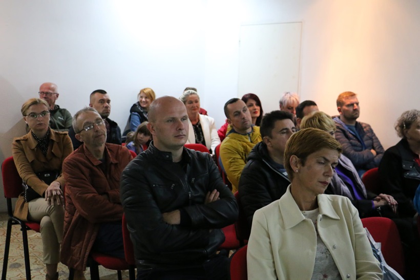 c916e8d4-6f0f-4274-9cdd-b0af7ebd6489.jpg