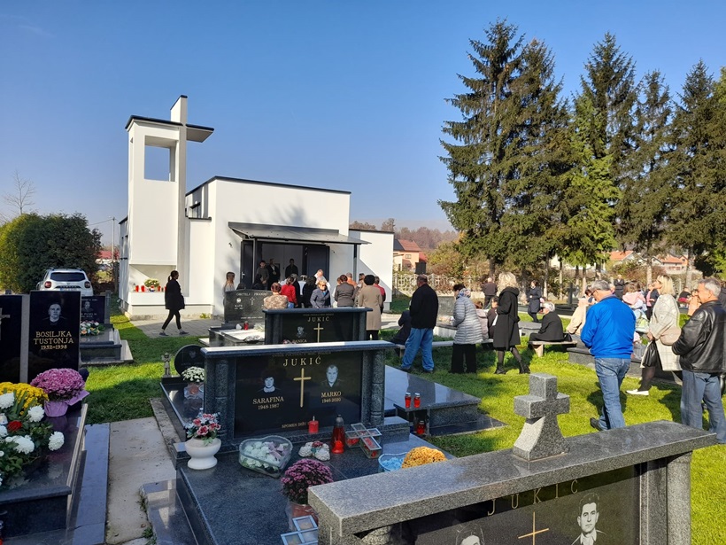 fb6f833e-9bf7-4622-bedc-a17e50323f25.jpg