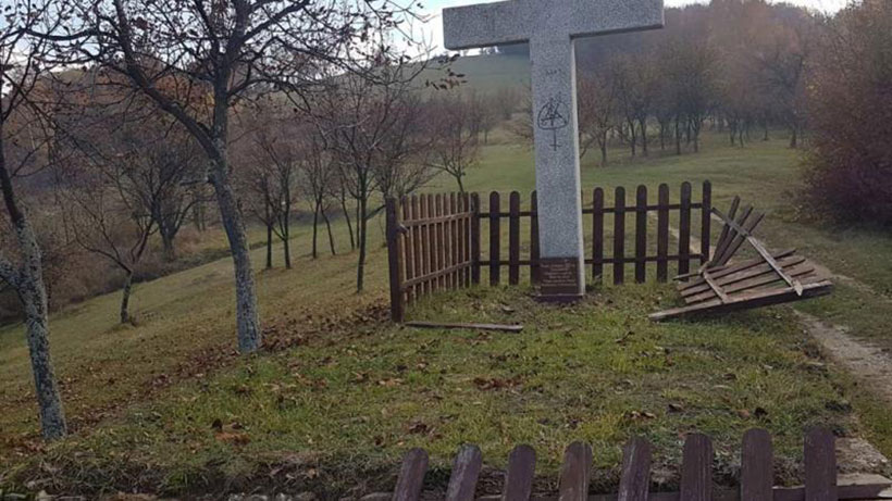 kriz zenica oskrnavljen