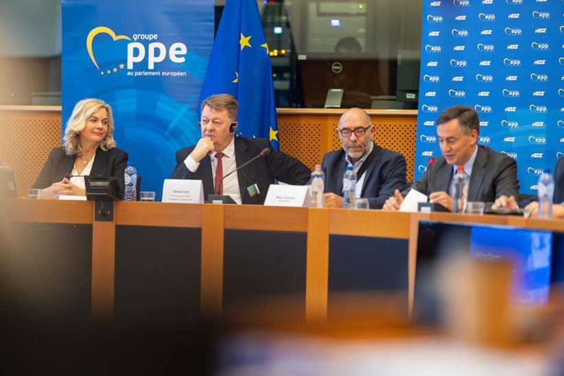 l_ac6f41229fdd59cd80d358968770b2fe.jpeg