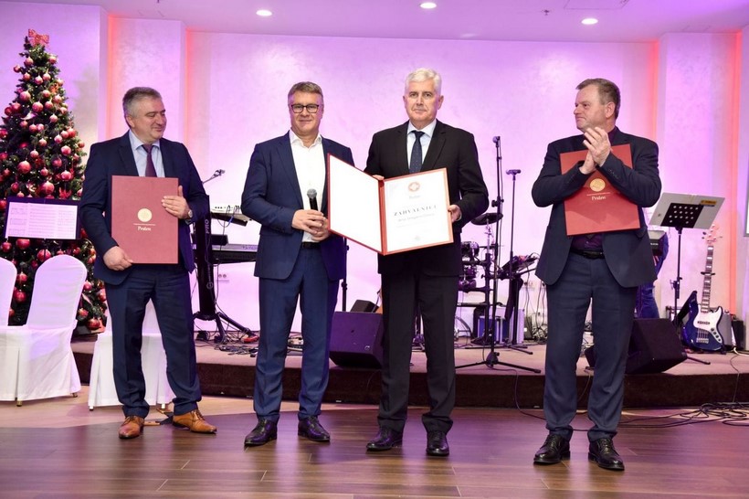 prsten vecera covic svjetlan zahvalnice