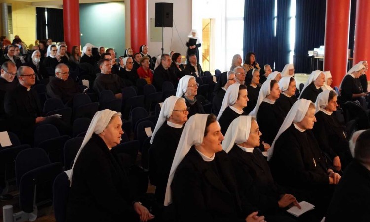 sestre88.jpg