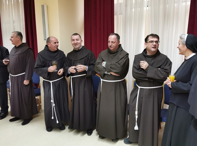 svecenici domjenak fratri sar