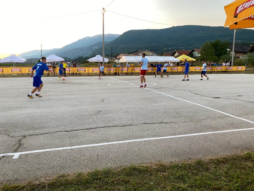 1f55d16e-2335-41b4-83d6-a505d94e0623.jpg