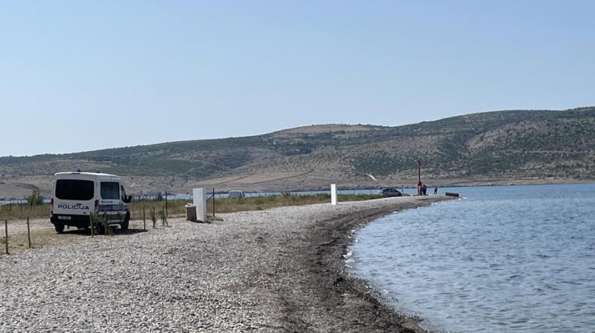 f_12182353_1024.jpg