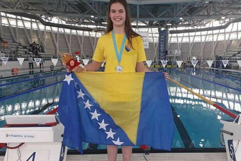 lana_xdMkWYj.jpg