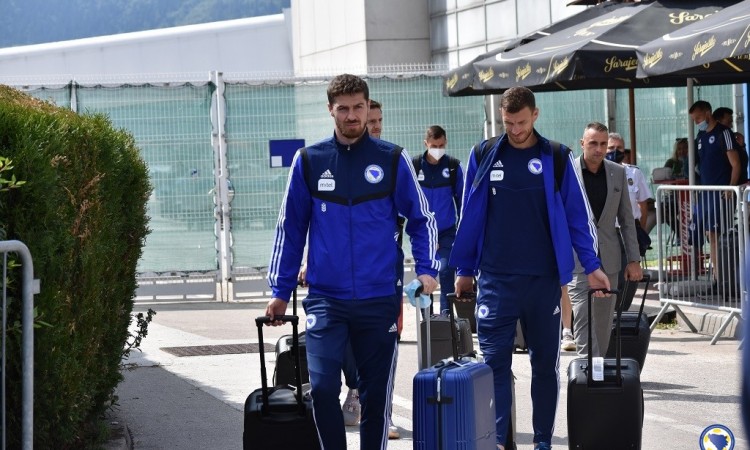 nogometasi_BiH_aerodrom_NSBiH.jpg