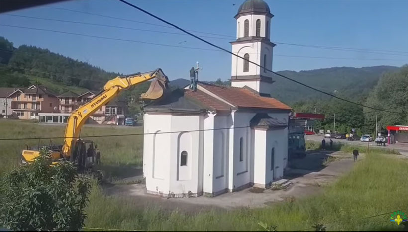 rusenje crkve skrin