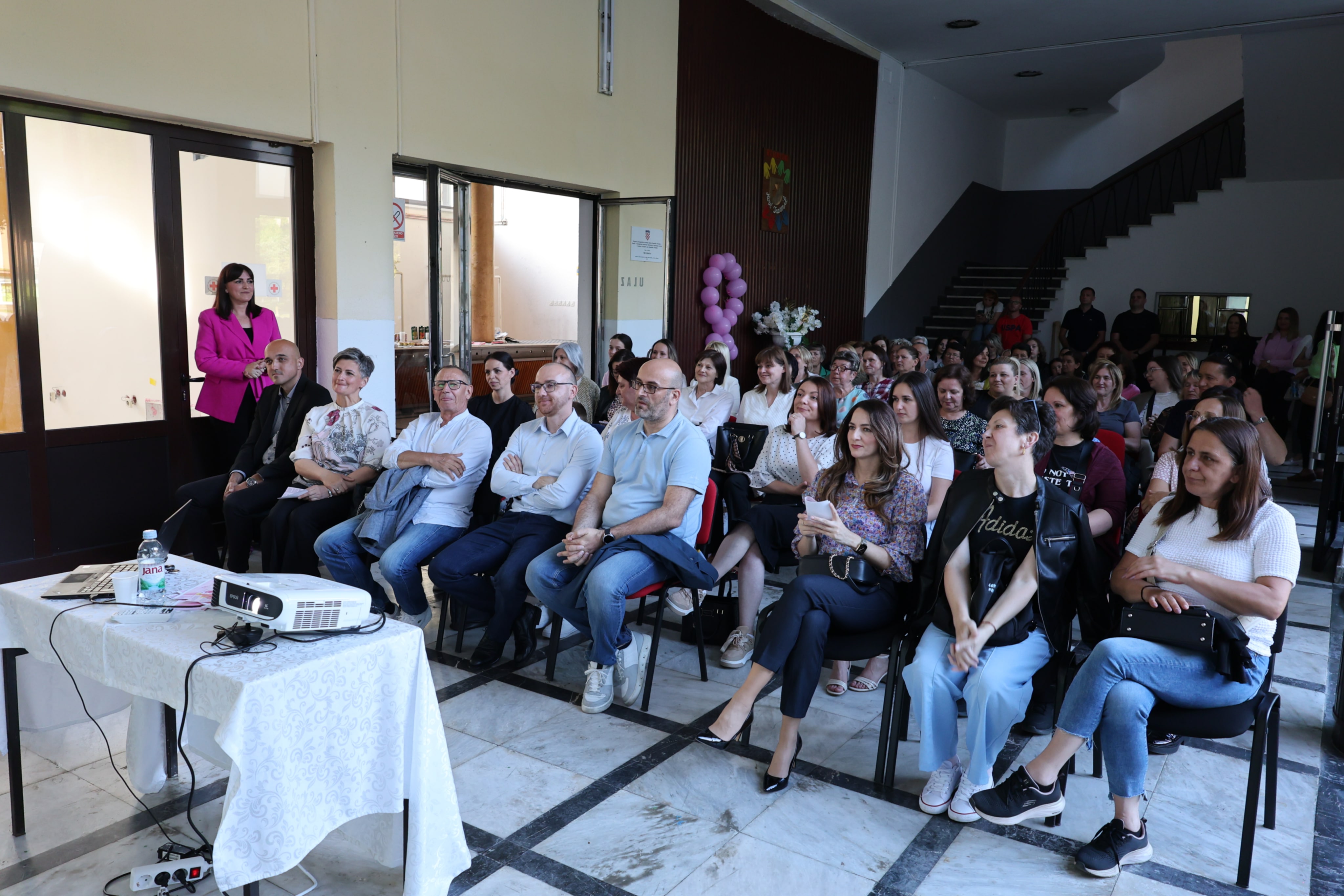 01bd14e3-4b98-4d95-b2d7-bd8b9dea1e52.jpg
