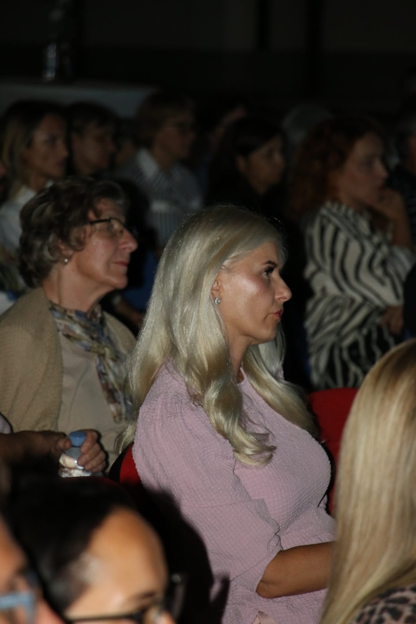 0a8fefe4-d419-4218-b875-8bb3f81489f0.jpg