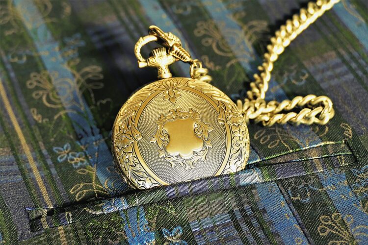 1714299072-pocket-watch-3022838_1280-750x500.jpg