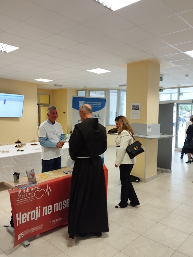 21e8ef34-c932-4537-9de8-1e983538db15.jpg
