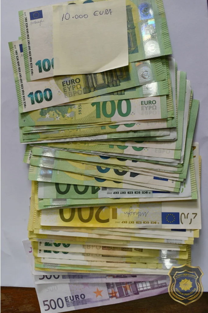 260703093.1_xl.webp