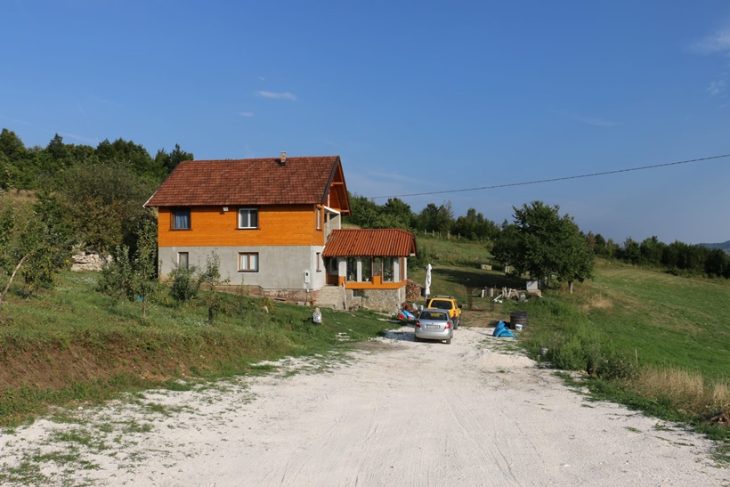 2978c3b2-d05a-4c7a-a798-89cc6e31536d.jpg