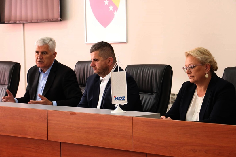 344645538_100688216405088_1514943318844037375_n.jpg