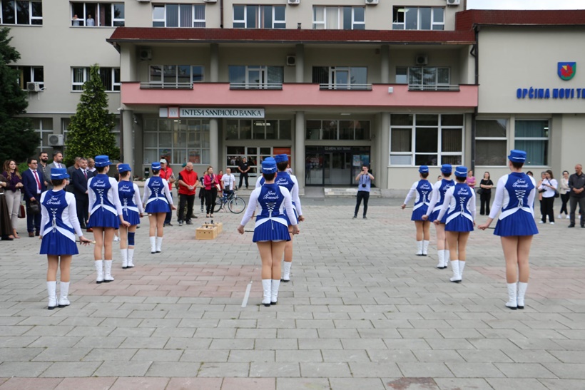 3657d6290123e23d787f.jpg