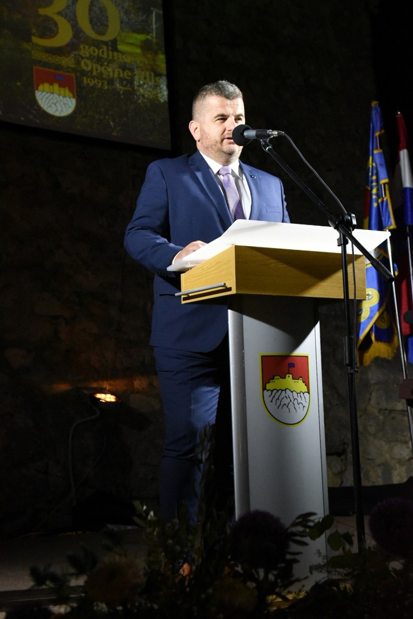 3e2263a2-ed6d-4217-baa0-ac8915ea9bdc.jpg