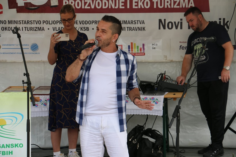 75785609-2926-4ebc-9eed-37c5451836d0.jpg