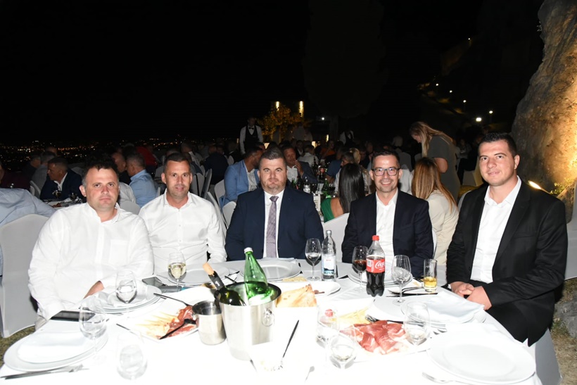 78f25fbe-edae-4b41-aa88-9fd2c489f56e.jpg