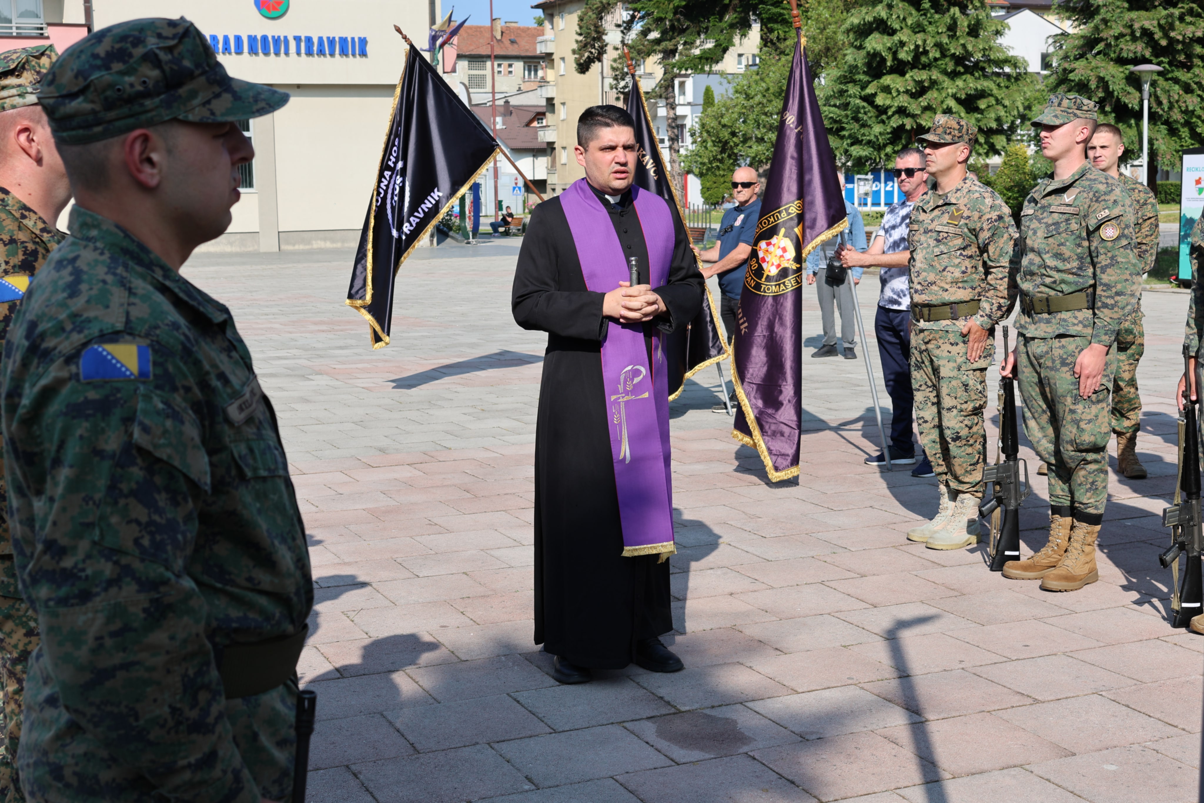 7d199607-5b87-4896-945f-3c6c042be899.jpg