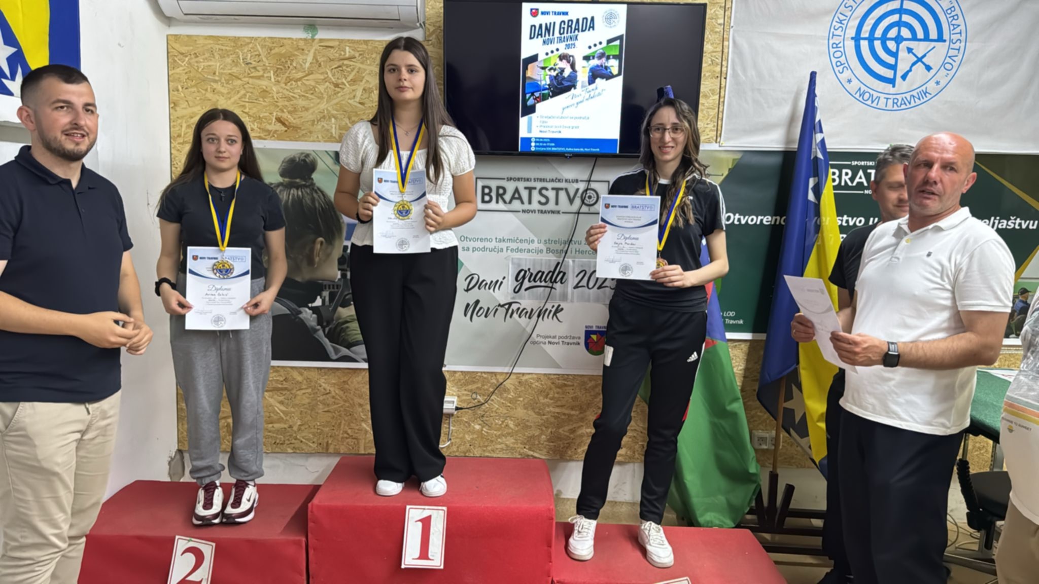 893ffa4c-9e11-4776-8360-512a0d43a5e7.jpg