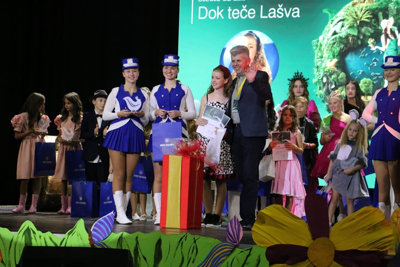 914d8e15-5e72-4b18-a647-dd4fa4584d0d.jpg