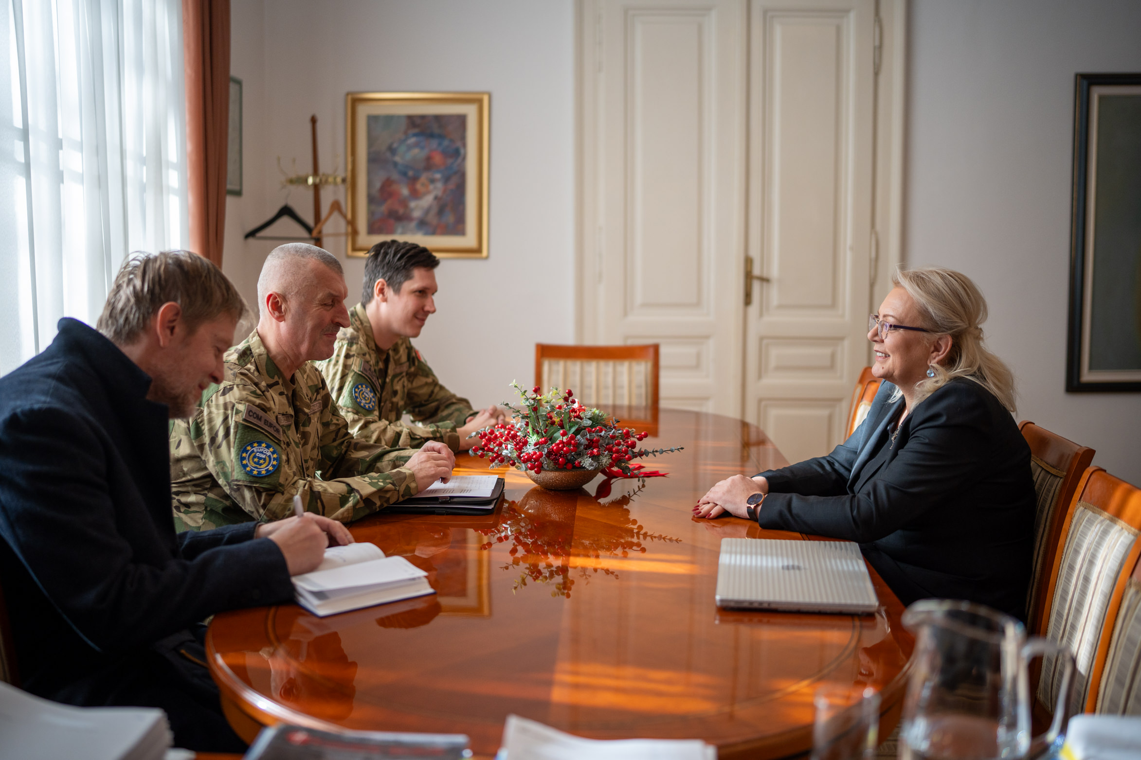 Oproštajna_posjeta_zapovjednika_EUFOR-a_Sticza_predsjednici_Bradara--2.jpg