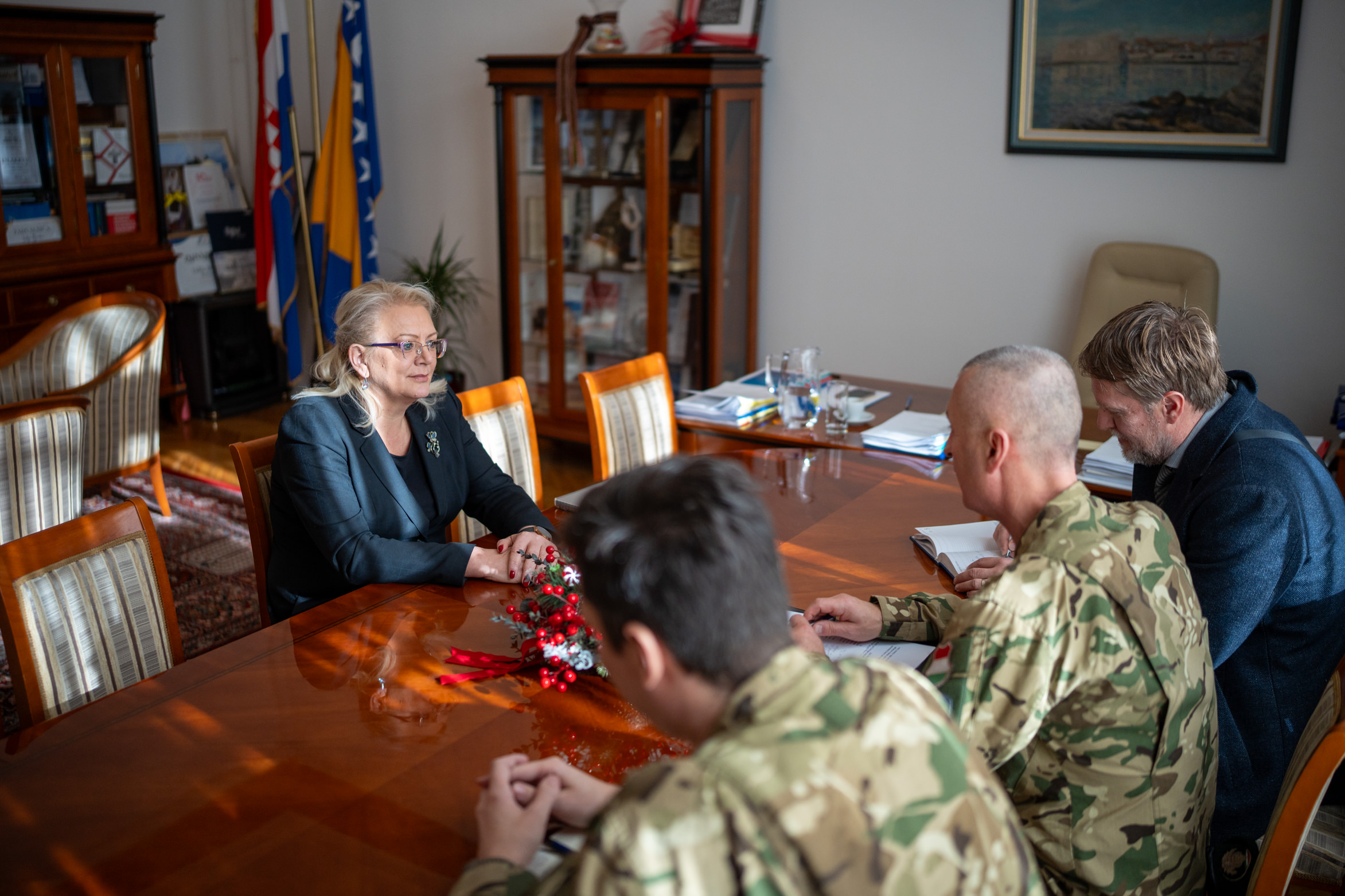 Oproštajna_posjeta_zapovjednika_EUFOR-a_Sticza_predsjednici_Bradara--3.jpg