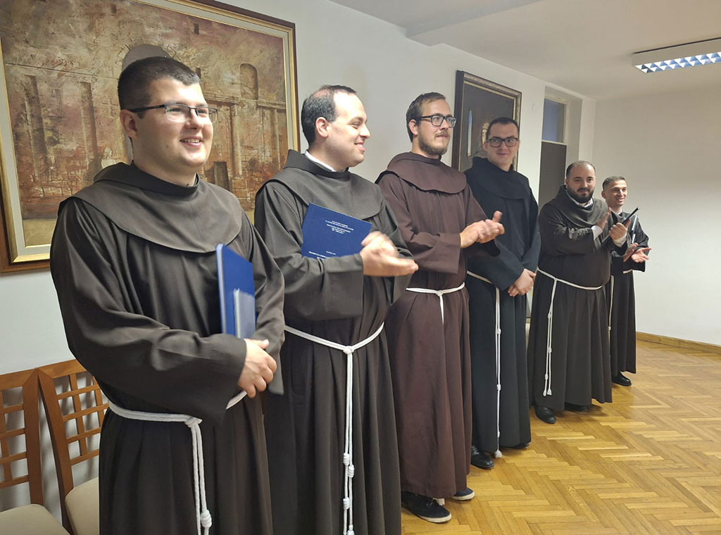 SA_Novi-magistri-teologije_2.jpg