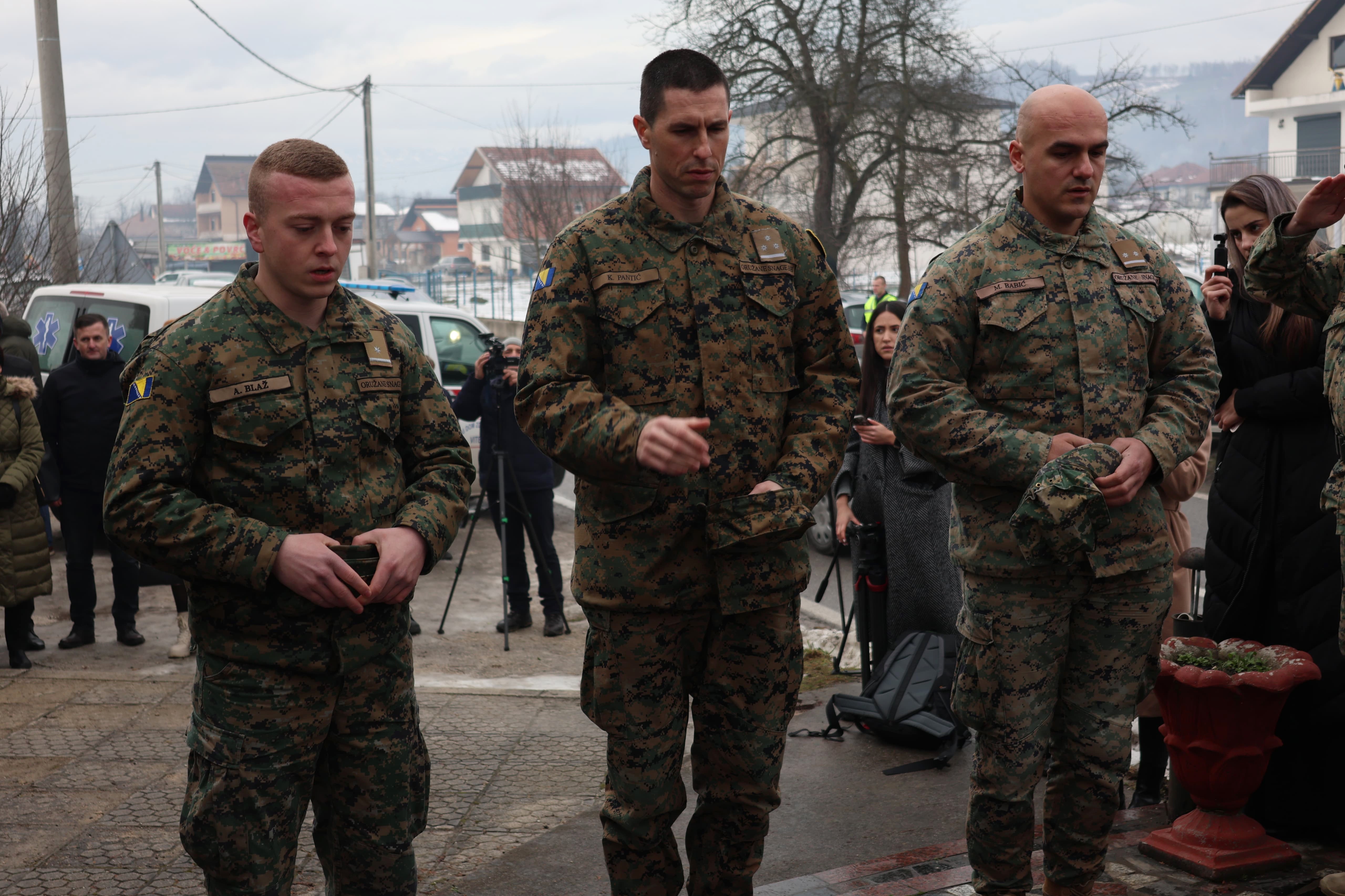 bde1f436-8ada-49f3-a995-8e74a4abf507.jpg
