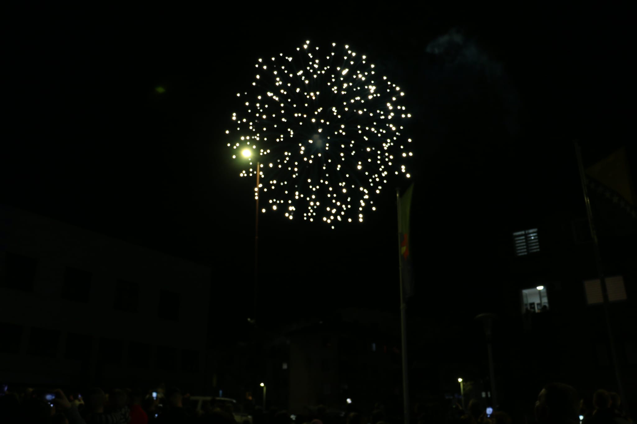 f40e0e0b-b0bd-4780-8b7f-44e69a889e62.jpg