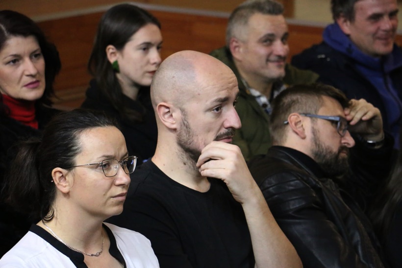 fcafba86-2ad0-4872-8bf4-aa2de4b853bf.jpg