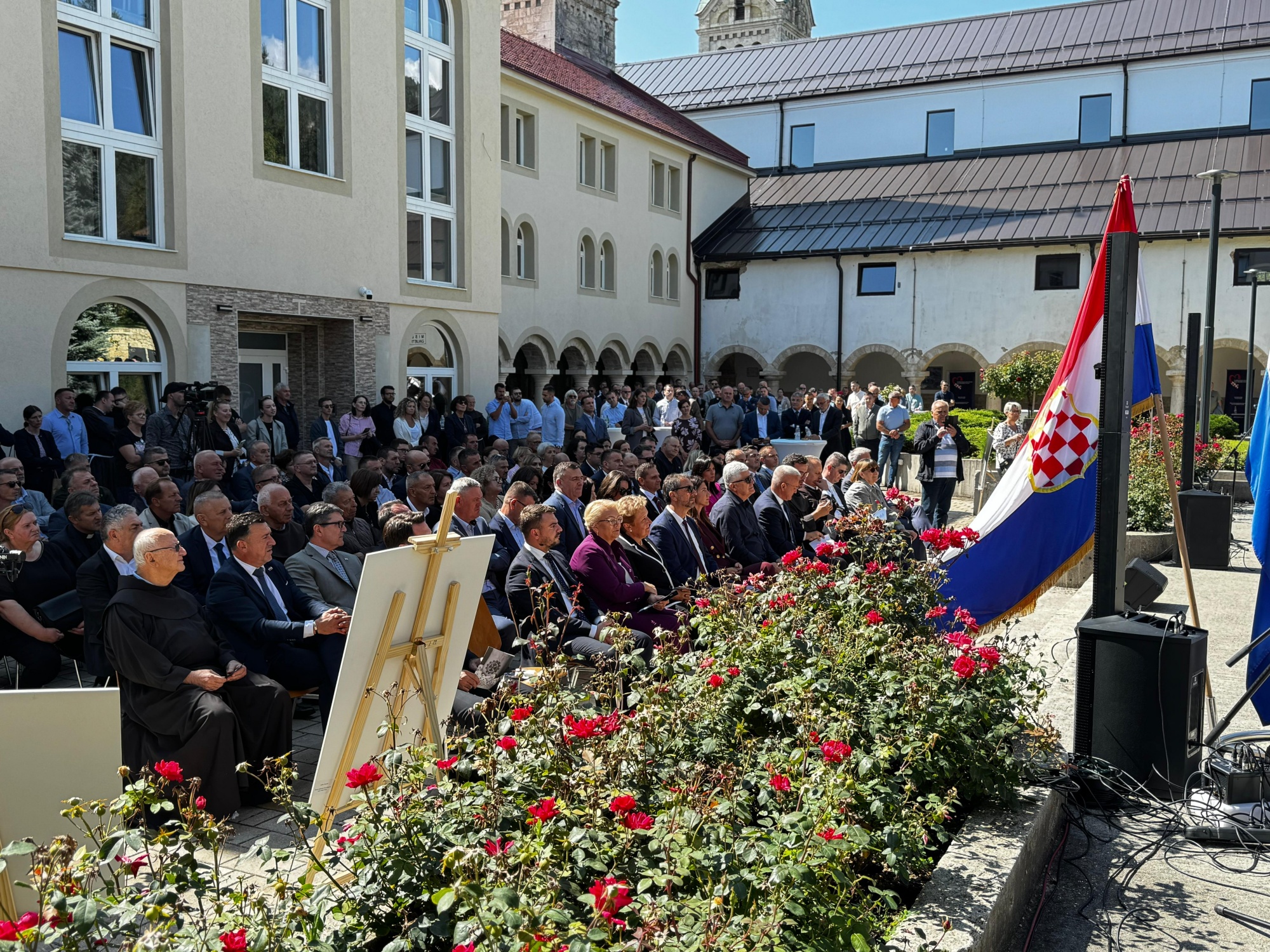 gucagoraugovoeri.jpg2.jpg