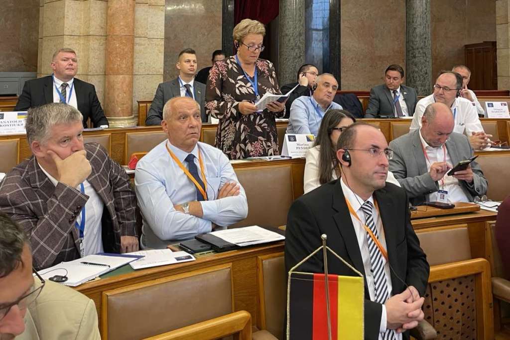 l_3a06e077e11335276144659edede1799.jpg