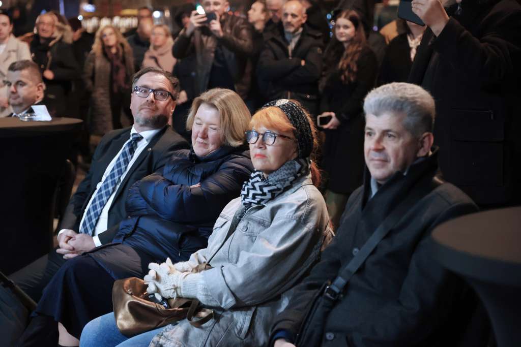 l_eeca6114b9f2f92263f9ea75ab3f8da6.jpg