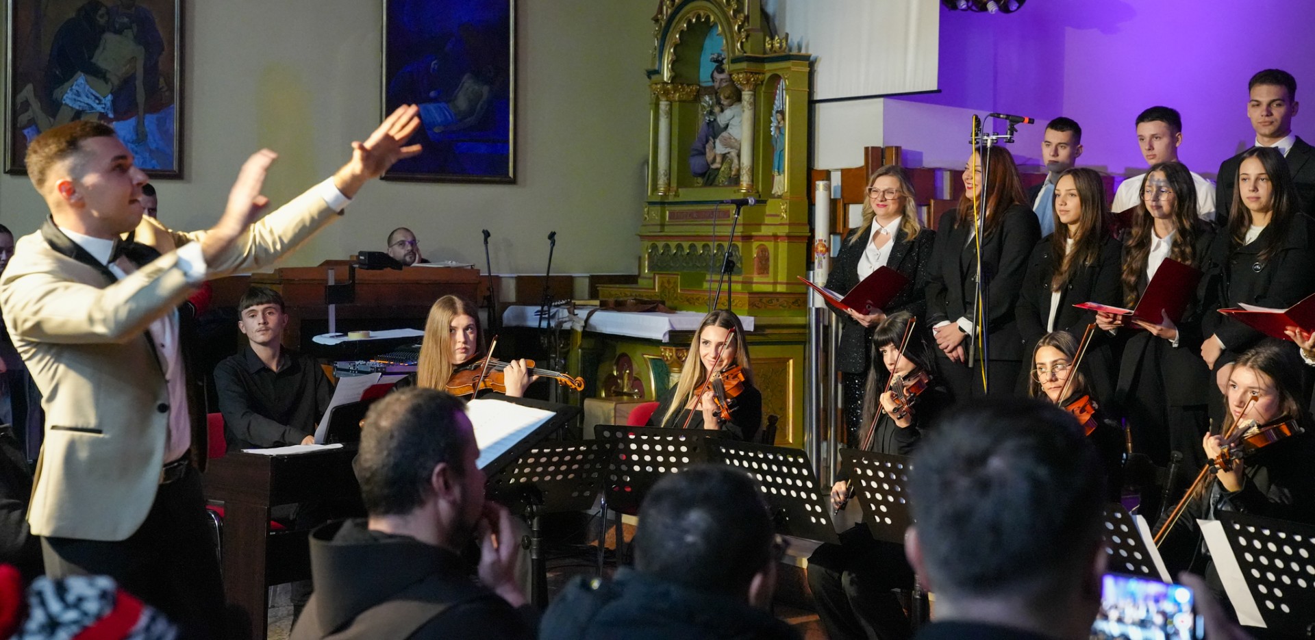 thumbnail_Bozicni_koncert_Raduj_se_cijeli_svijete_-_Busovaca_-_udruga_UZOR_-_udruga_CESI7.jpg