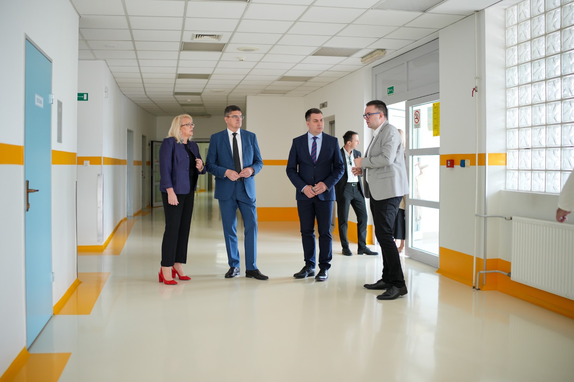thumbnail_Bradara_i_Nedic_u_posjeti_Hrvatskoj_bolnici_dr_fra_Mato_Nikolic_Nova_Bila1.jpg