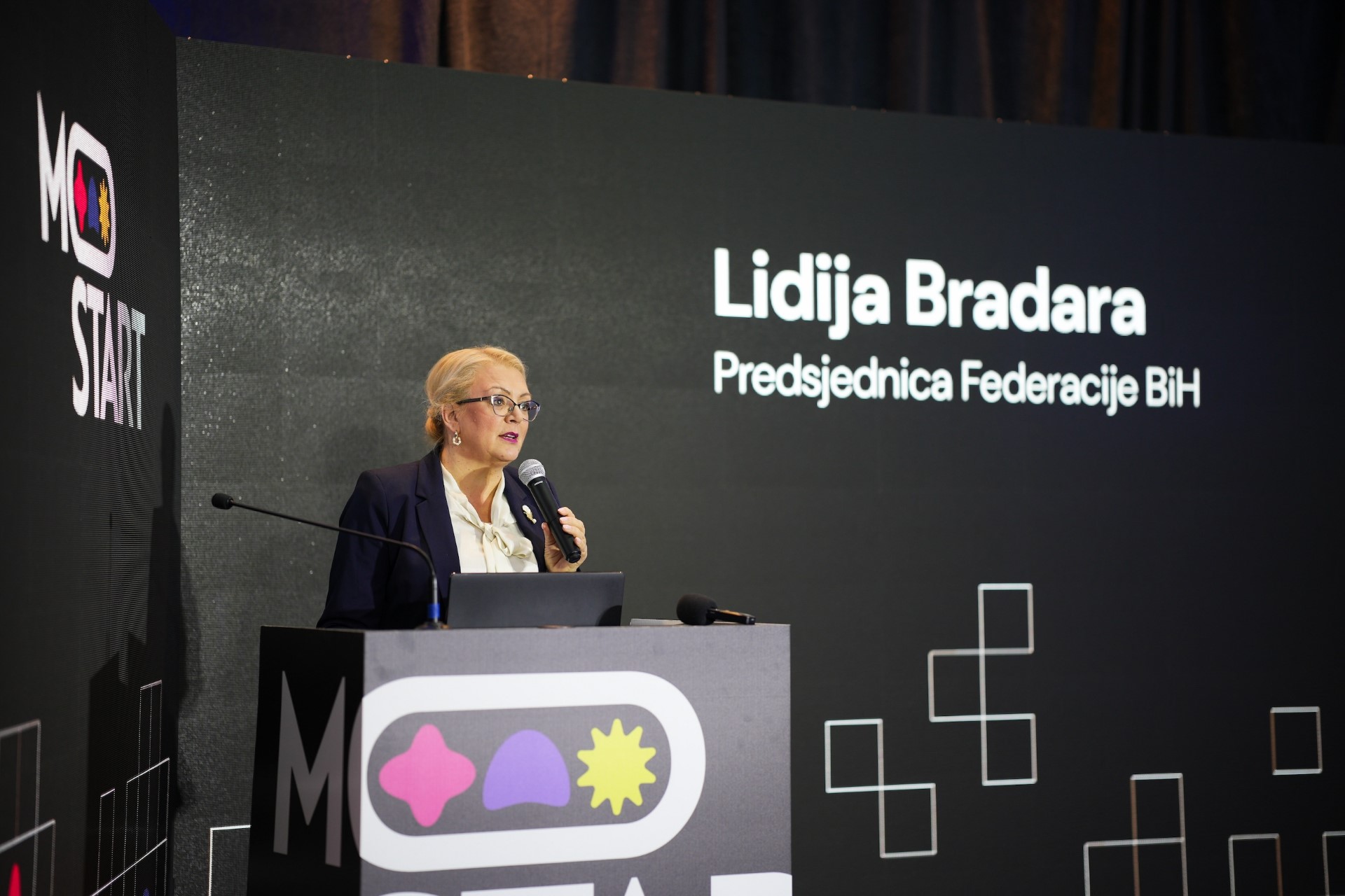 thumbnail_Fotografija_5_-_Bradara_otvorila_konferenciju_o_digitalnoj_transformaciji_i_umjetnoj_inteligenciji_MoStart.jpg
